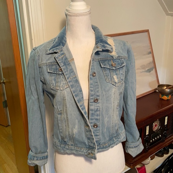 Light washed Jean jacket - Picture 1 of 2